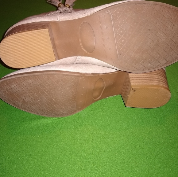 Boots - Picture 5 of 7